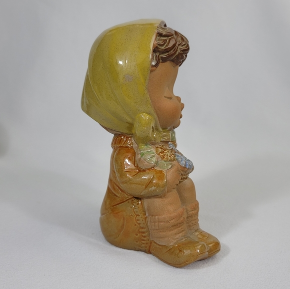 Vtg Little Girl Sitting With Flowers Figure - Picture 4 of 12
